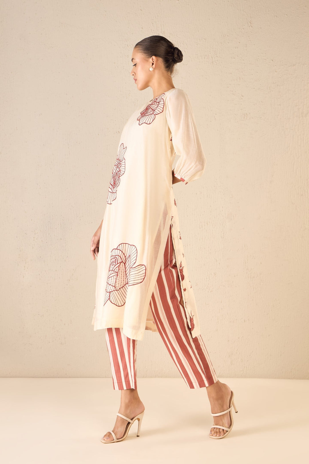 ROSE BALLAD: IVORY AND RED THREE BOLD ROSE EMBROIDERED CHANDERI KURTA