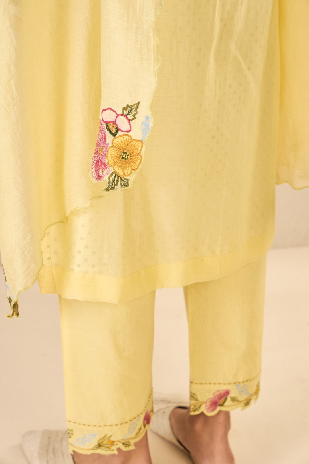 GARDEN GLORY: YELLOW APPLIQUE FLORAL BUNCH KURTA