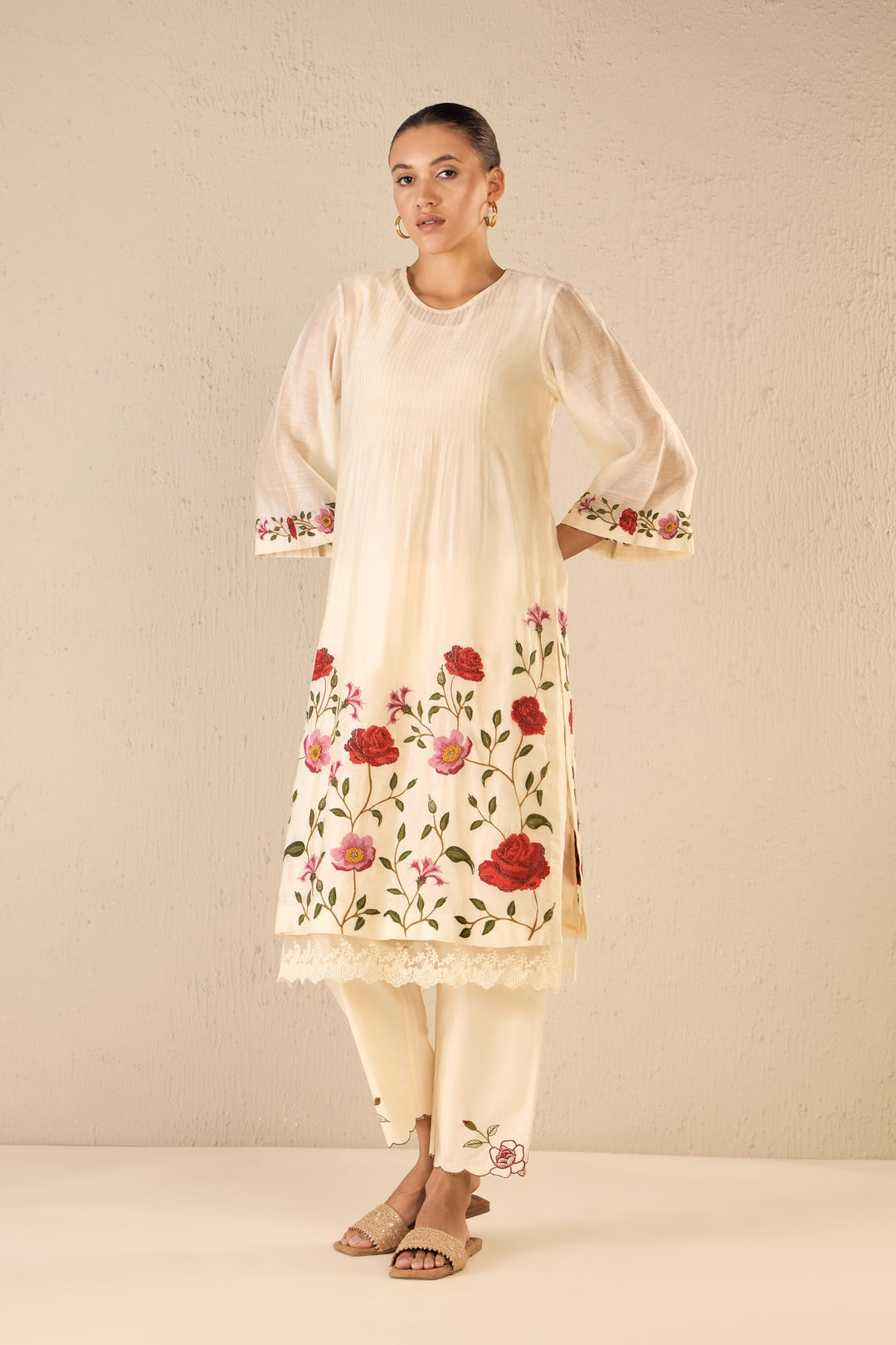 GARDENIA CHARM: IVORY FLORAL EMBRIODERY JAAL KURTA WITH IVORY EMBROIDERY SCALLOPED PANTS & IVORY CHANDERI FLORAL EMBROIDERY SCALLOPED DUPATTA