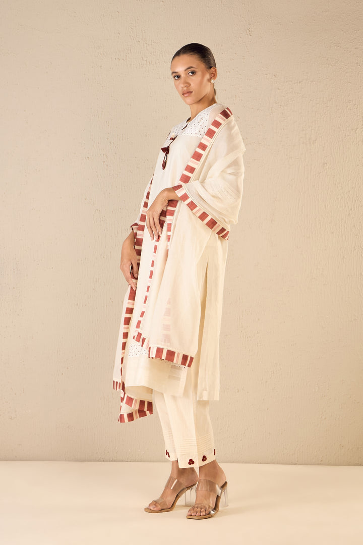 BLOOM DOTS: IVORY POLKA DETAILING KURTA SET