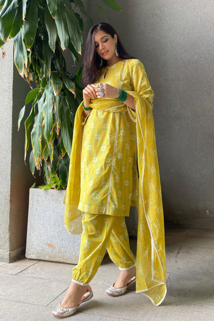 YELLOW SNOWFLAKE KALI KURTA SET