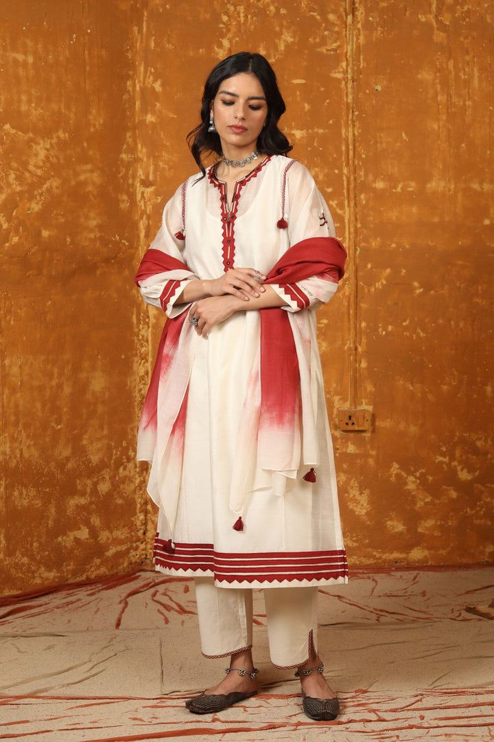 Ivory Triangle Appliuqe Work Kurta With Pants & Dupatta