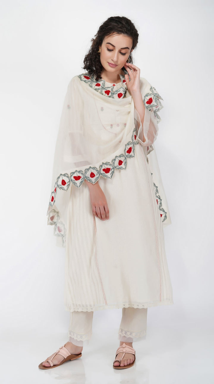 SAAWAN CREAM CHANDERI ROSE YOK KURTA WITH MUGHAL SCALLOP DUPATTA AND PANTS