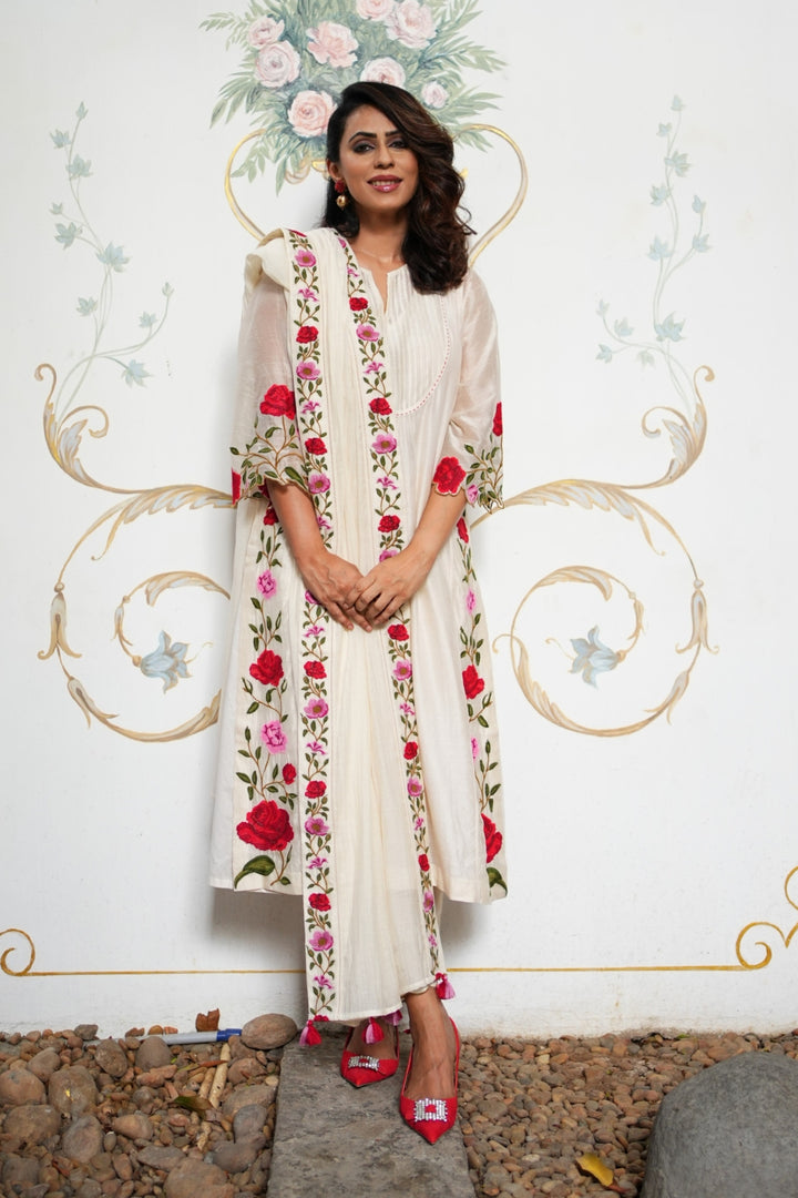 ROSE SHINE: IVORY PINK & RED ROSE EMBROIDERED KALI KURTA SET WITH FLORAL BORDER DUPATTA