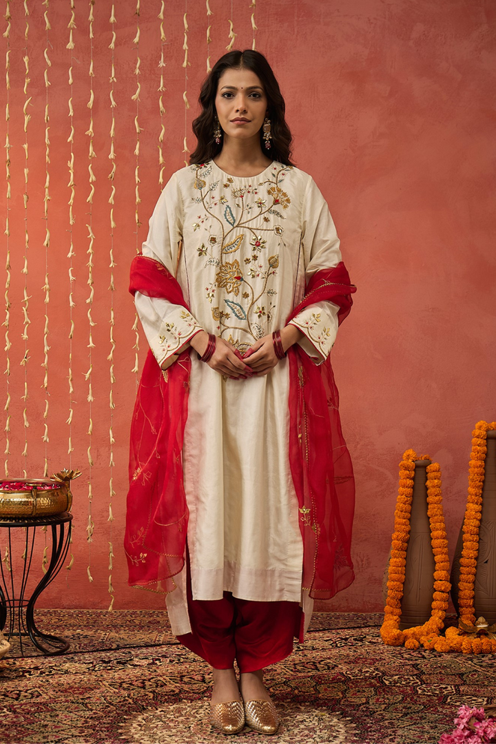 GEHNA:  IVORY SILK EMBROIDERED KURTA SET