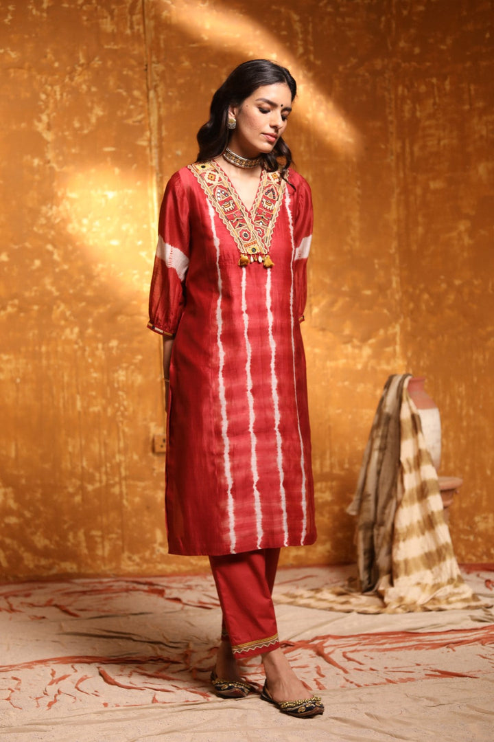 Maroon V-Neck Tie Dye Kurta With Pant & Dupatta