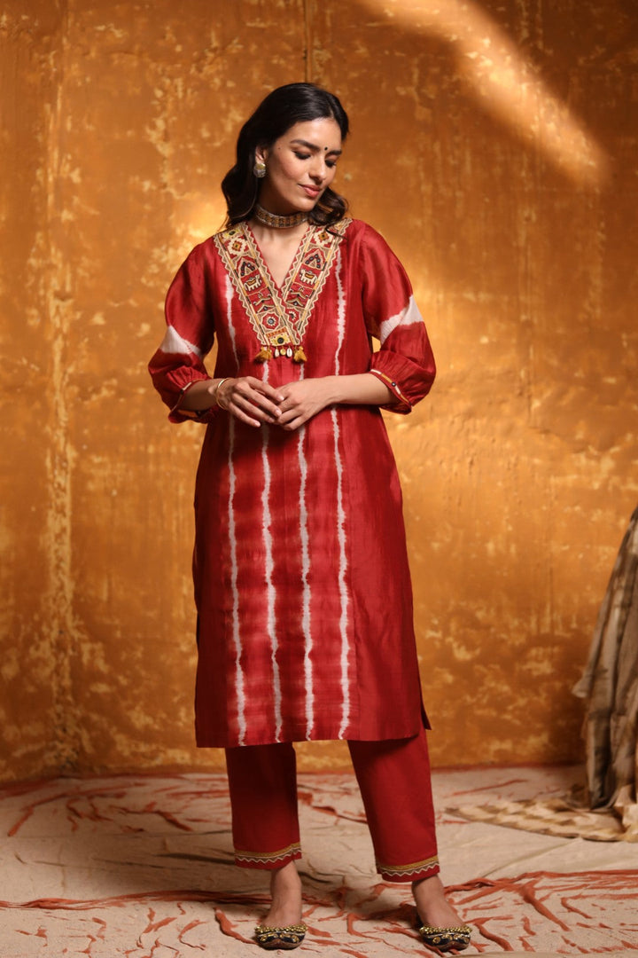 Maroon V-Neck Tie Dye Kurta With Pant & Dupatta