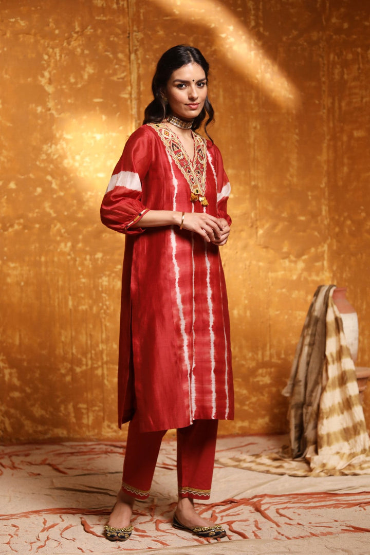 Maroon V-Neck Tie Dye Kurta With Pant & Dupatta