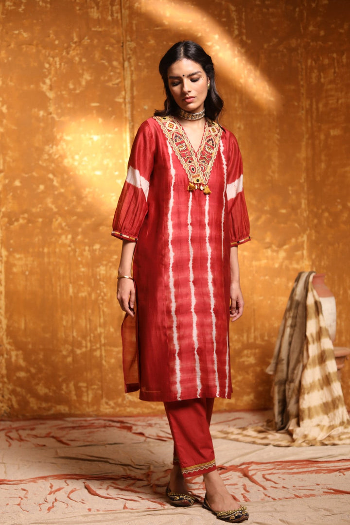 Maroon V-Neck Tie Dye Kurta With Pant & Dupatta