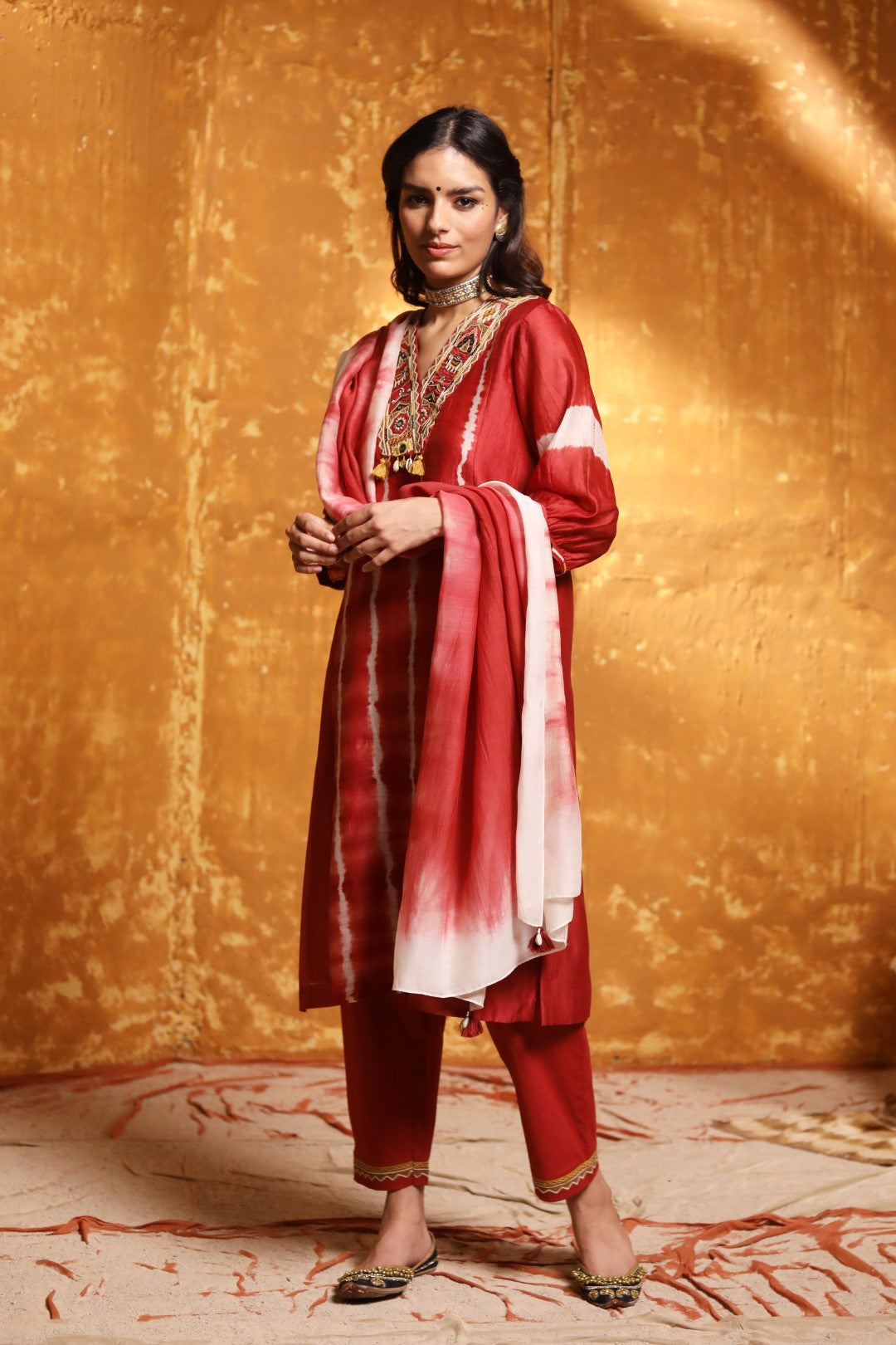 Maroon V-Neck Tie Dye Kurta With Pant & Dupatta