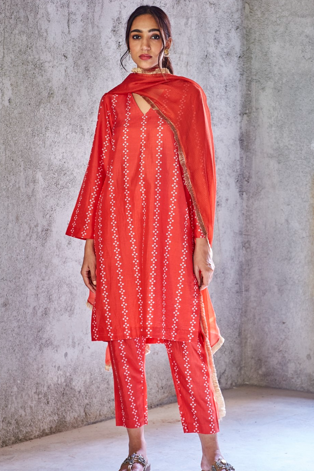 RED NATURAL SILK VERTICAL STRIPE BANDHANI PRINT KURTA AND PANT WITH GOLD FRINGE GOTA DUPATTA