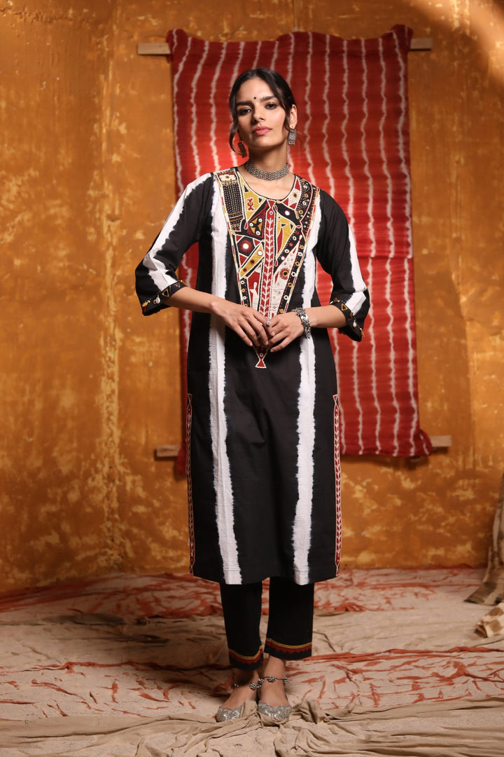 Black V-Neck Abstract Work Kurta With Pants