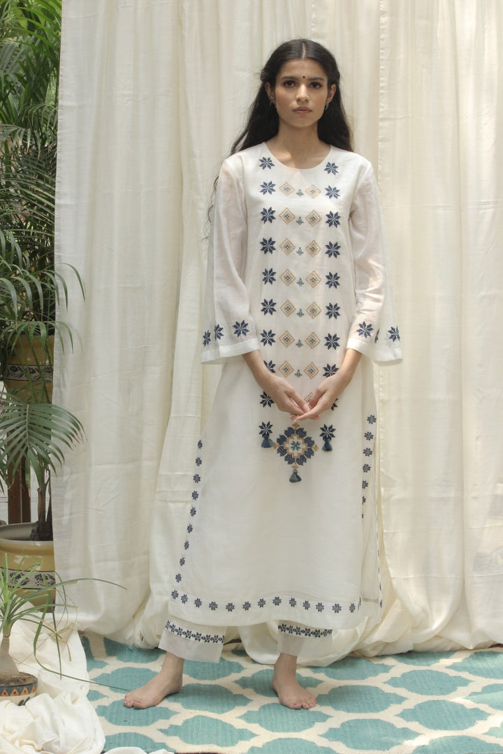 CREAM CHANDERI AZTEC EMBROIDERED LONG PANEL KURTA