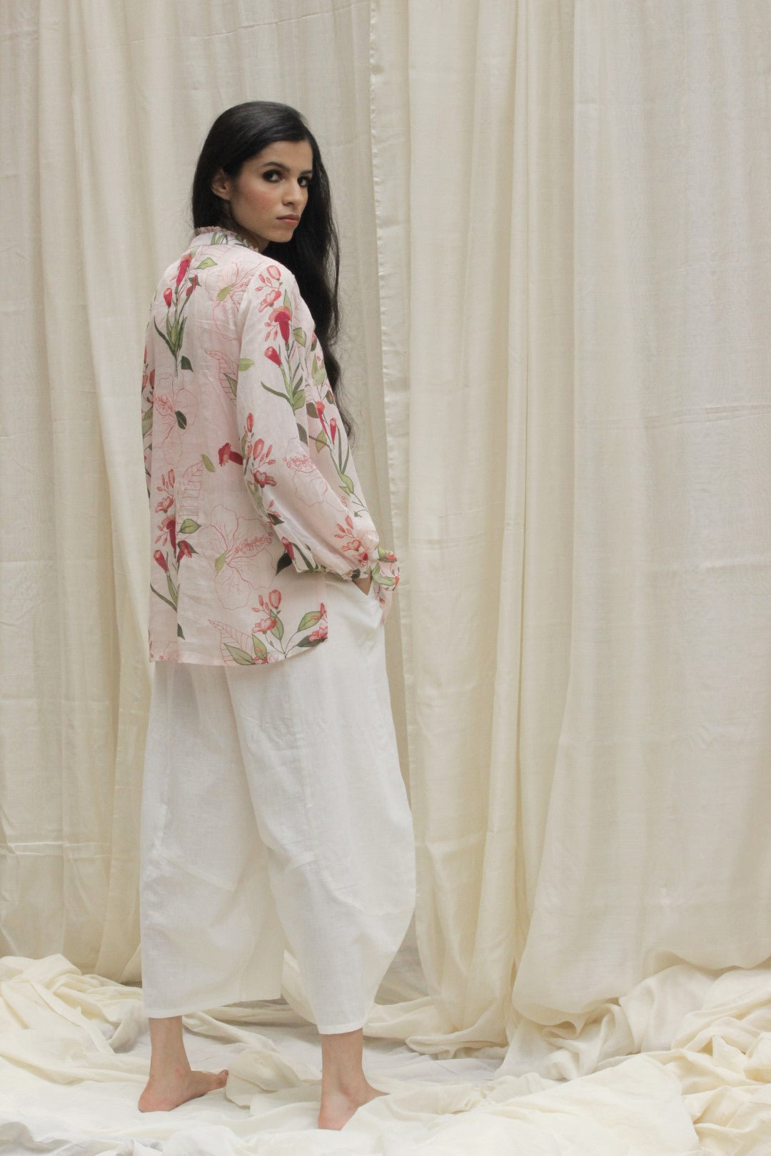 BABY PINK COTTON PRINTED TULIP SHIRT WHITE COTTON CROPPED BOAT PANTS