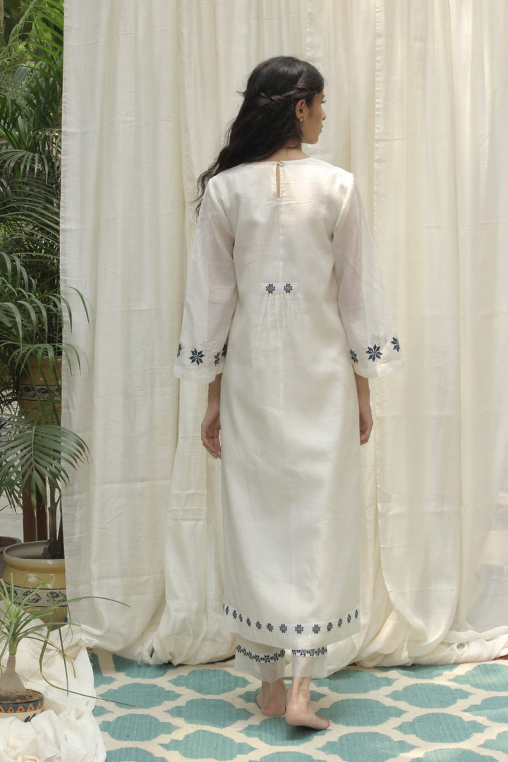 CREAM CHANDERI AZTEC EMBROIDERED LONG PANEL KURTA