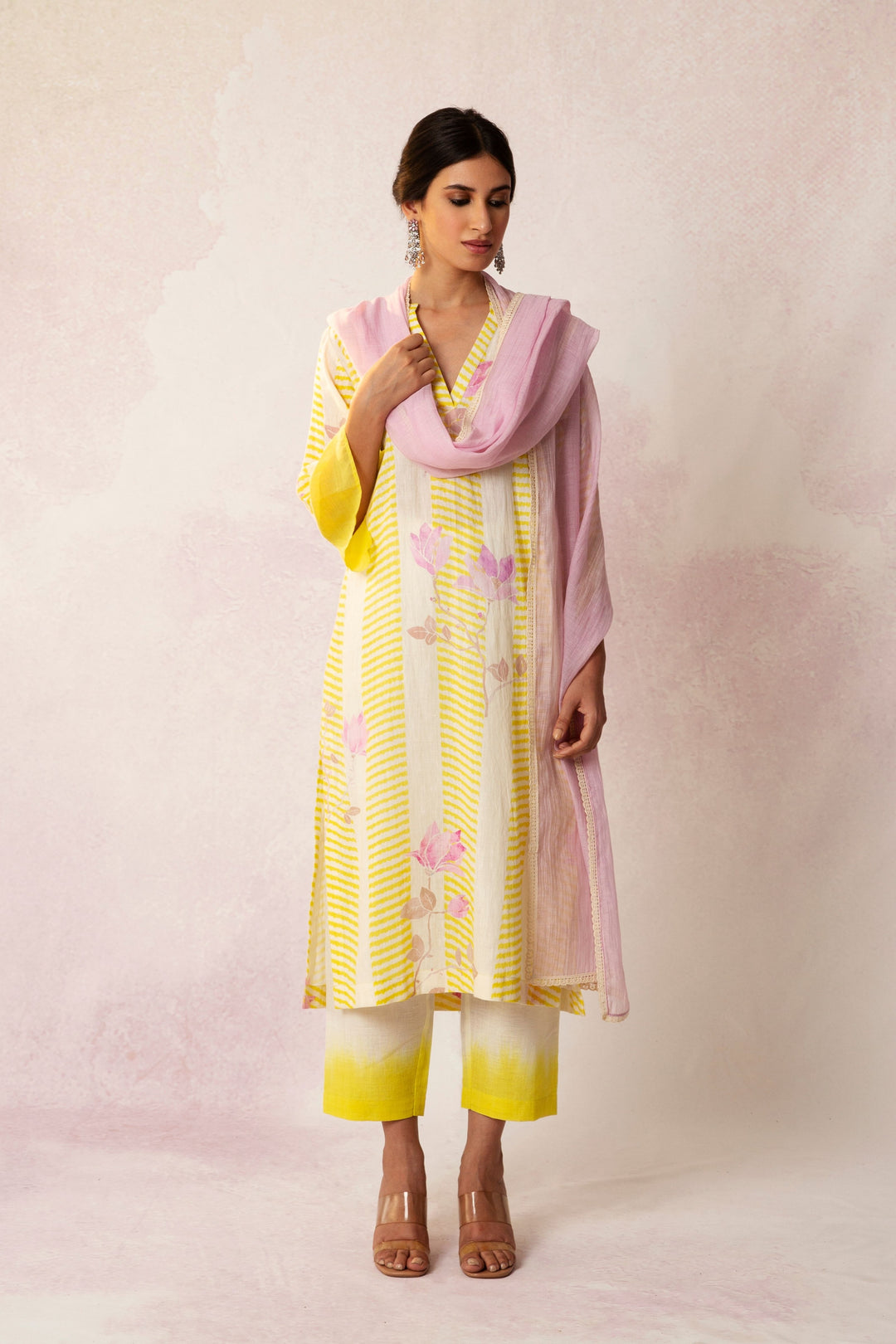 BAHAAR MAGNOLIA FLOWERS KURTA ON LINEN WITH OMBRE PANTS AND DUPATTA