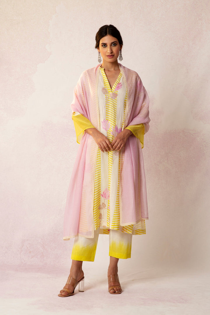 BAHAAR MAGNOLIA FLOWERS KURTA ON LINEN WITH OMBRE PANTS AND DUPATTA