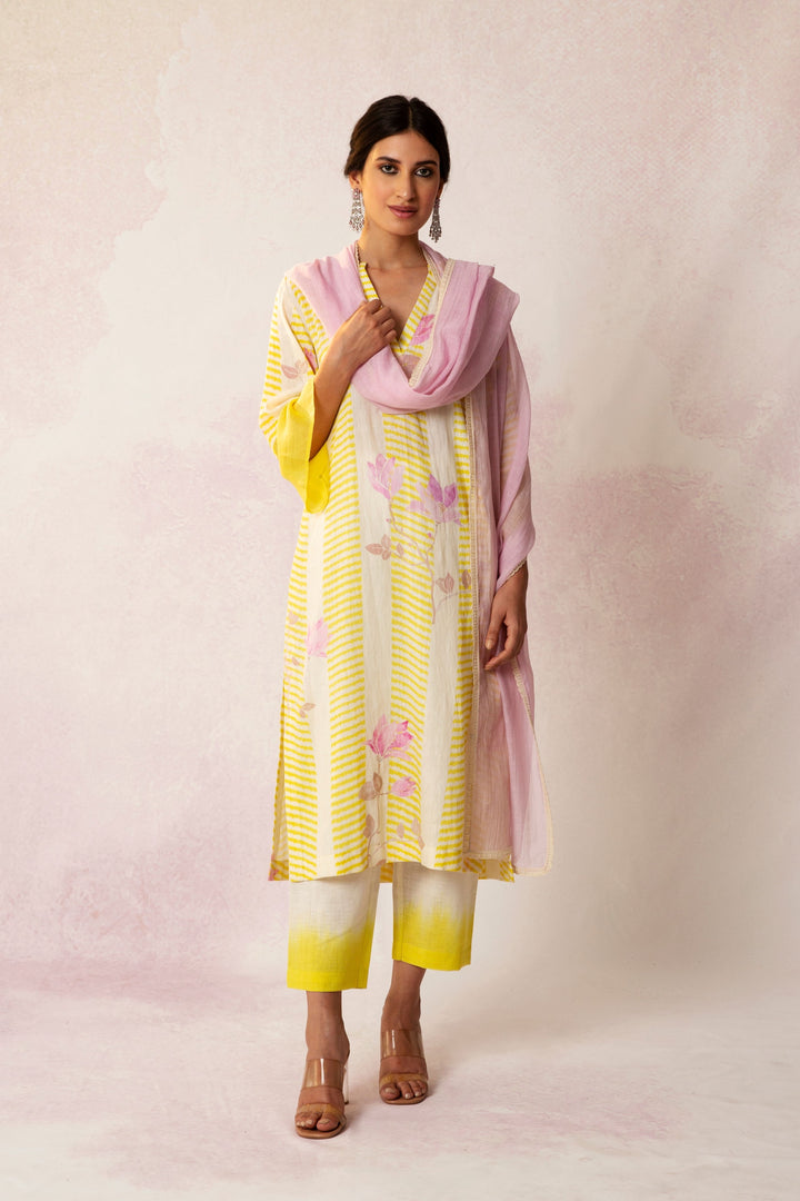 BAHAAR MAGNOLIA FLOWERS KURTA ON LINEN WITH OMBRE PANTS AND DUPATTA