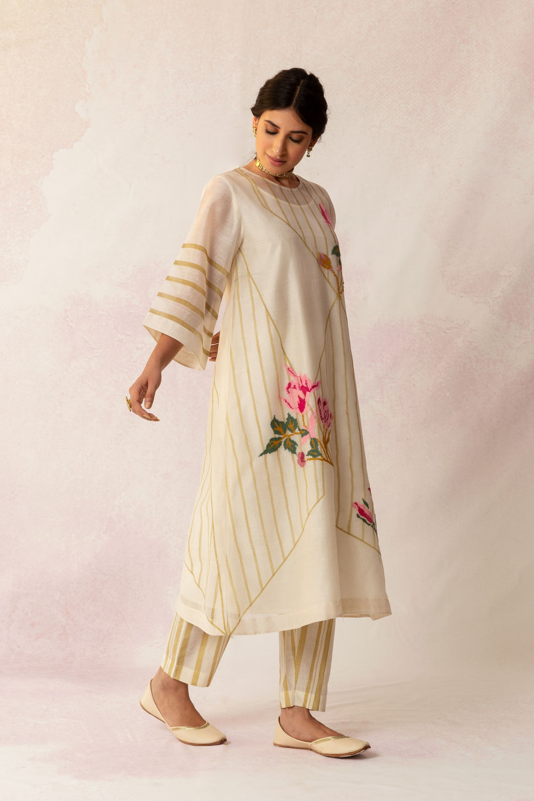 BAHAAR IVORY GRID FLORAL KURTA