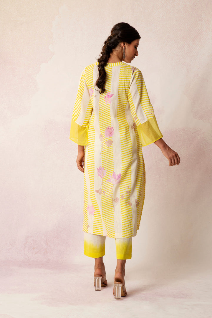 BAHAAR MAGNOLIA FLOWERS KURTA ON LINEN WITH OMBRE PANTS AND DUPATTA