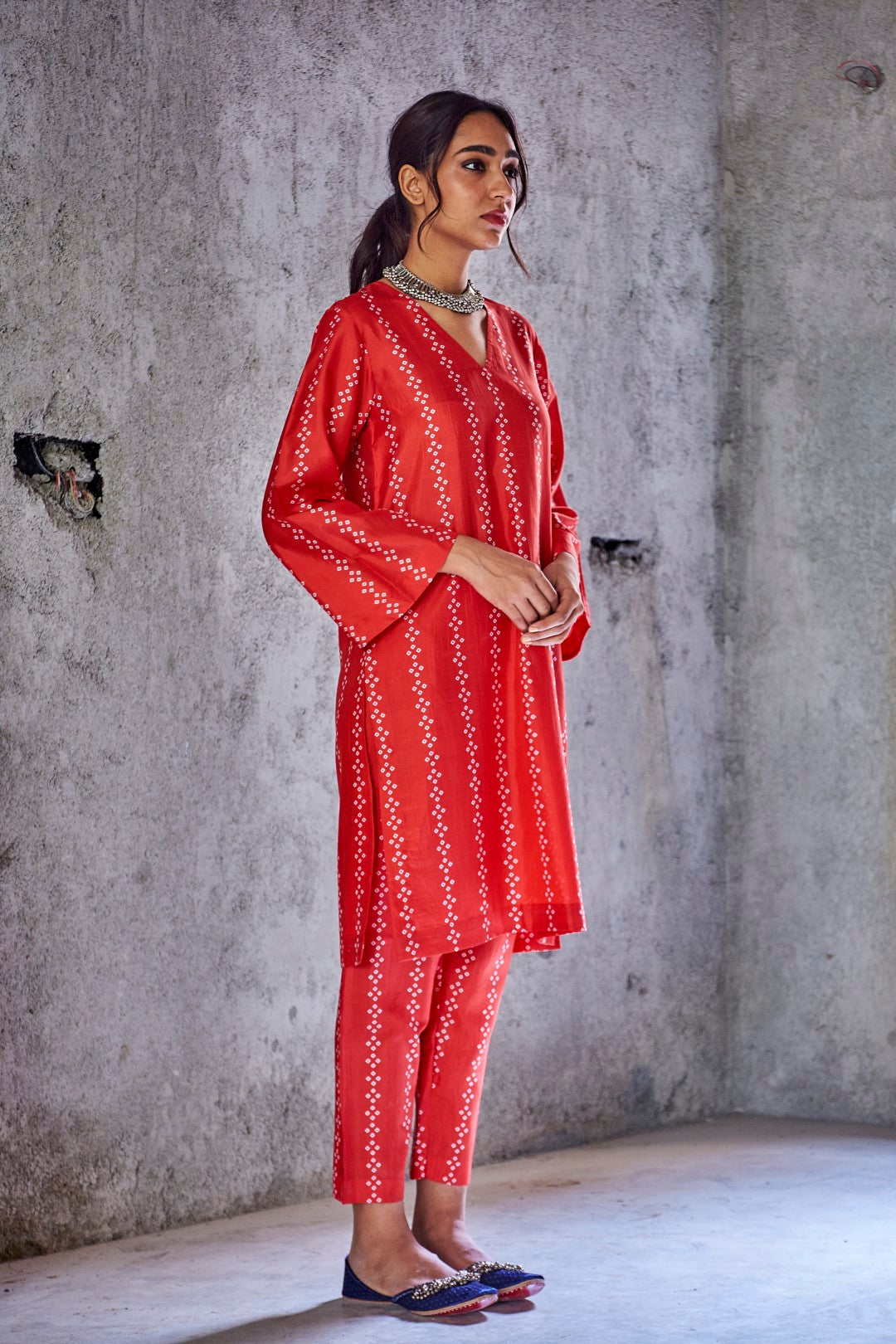 RED NATURAL SILK VERTICAL STRIPE BANDHANI PRINT KURTA AND PANT WITH GOLD FRINGE GOTA DUPATTA