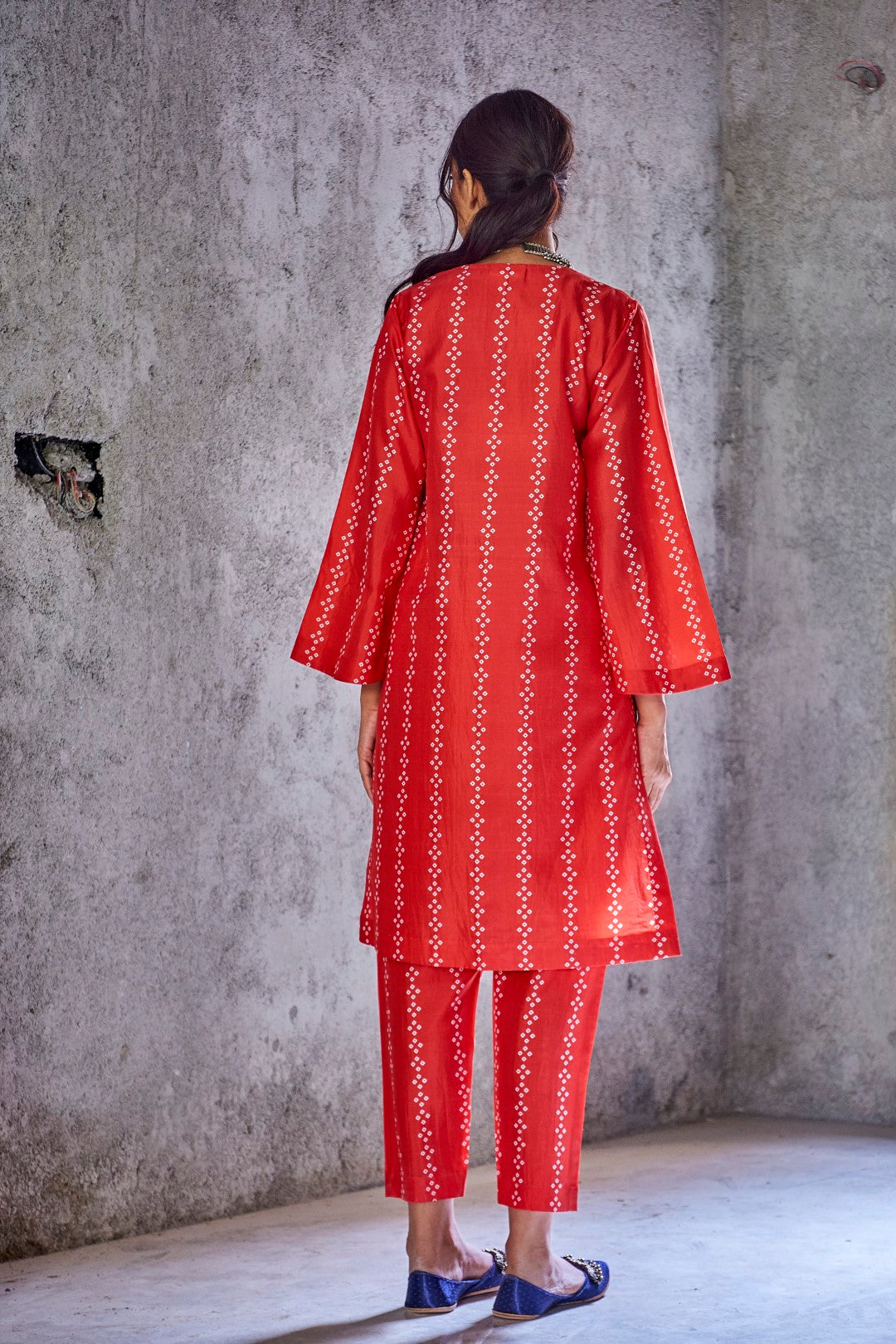 RED NATURAL SILK VERTICAL STRIPE BANDHANI PRINT KURTA AND PANT WITH GOLD FRINGE GOTA DUPATTA