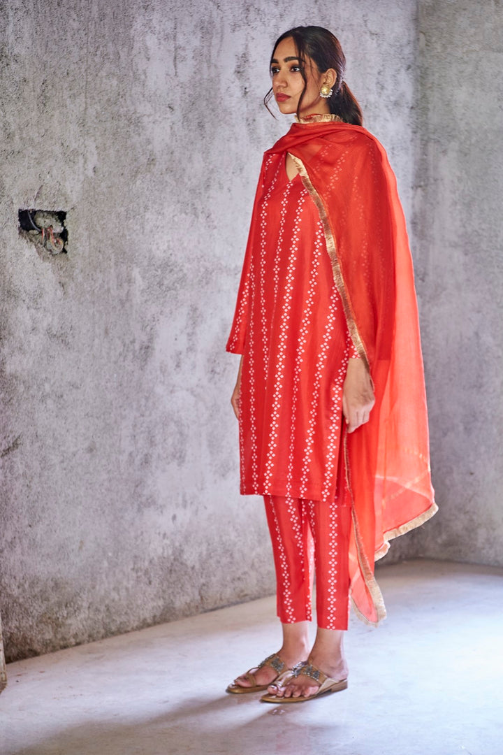 RED NATURAL SILK VERTICAL STRIPE BANDHANI PRINT KURTA AND PANT WITH GOLD FRINGE GOTA DUPATTA