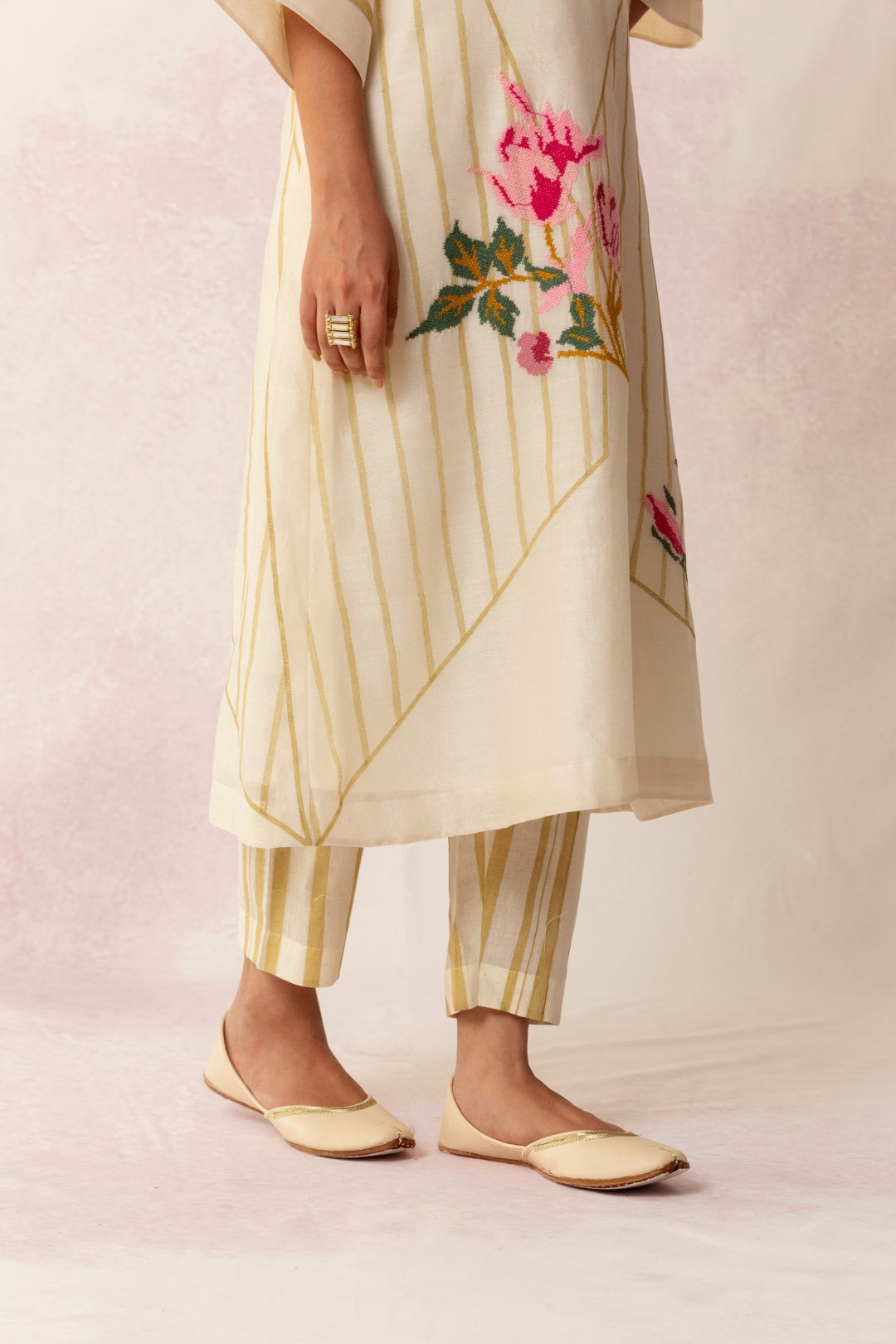 BAHAAR IVORY GRID FLORAL KURTA