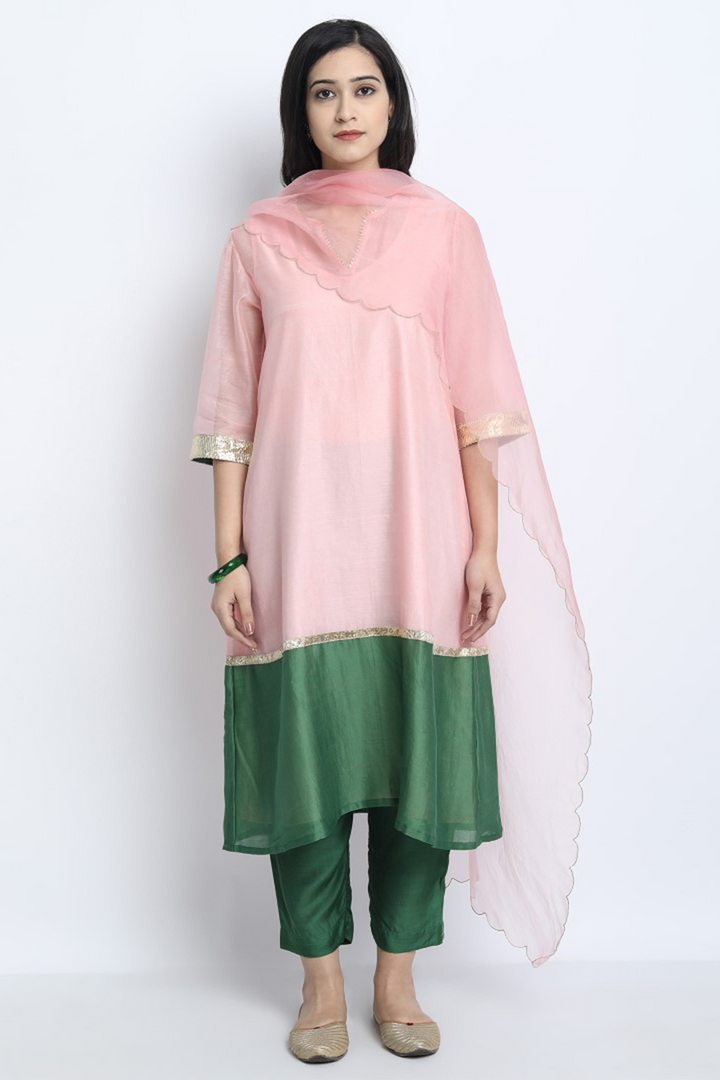 GAYATRI KURTA IN BLUSH PINK AND EMERALD GREEN COLOUR BLOCK CHANDERI KURTA